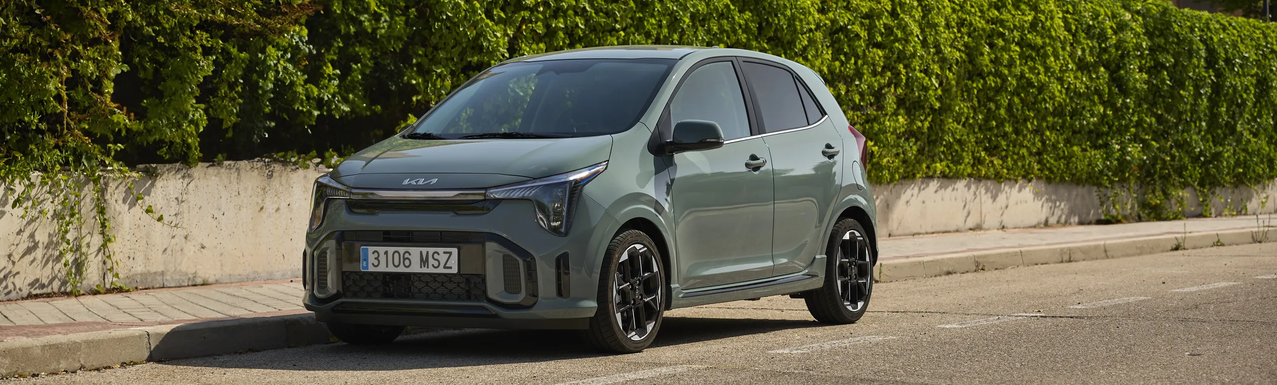 Kia Picanto automático compacto con diseño moderno y frontal dinámico