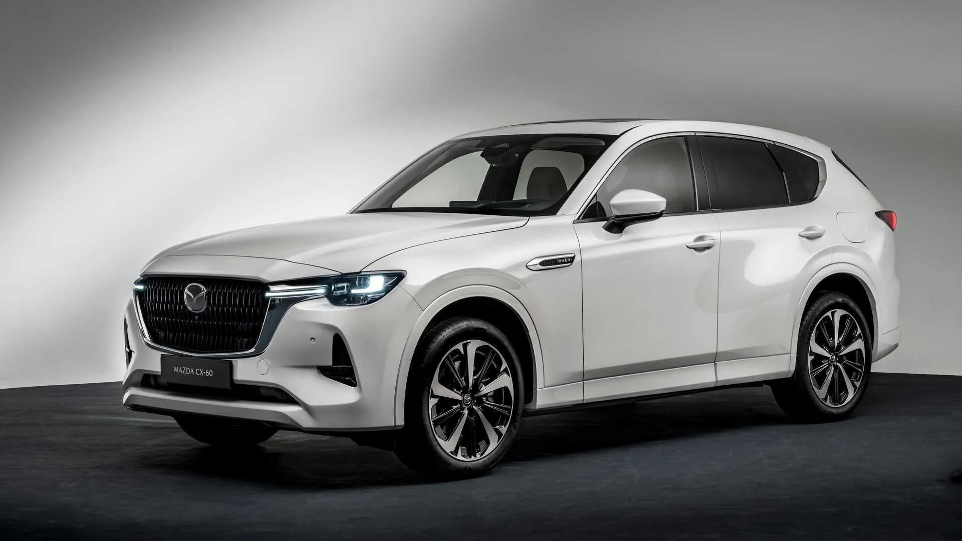 Mazda CX-60 blanco de lujo con espacioso interior para viajar cómodamente con mascotas