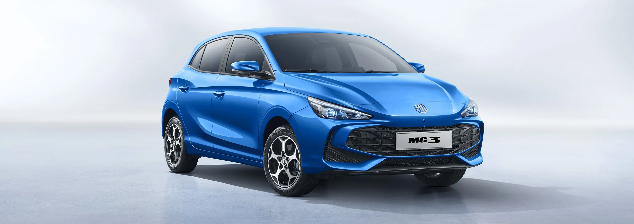 MG3 Hybrid+ azul eléctrico con bajo consumo de combustible