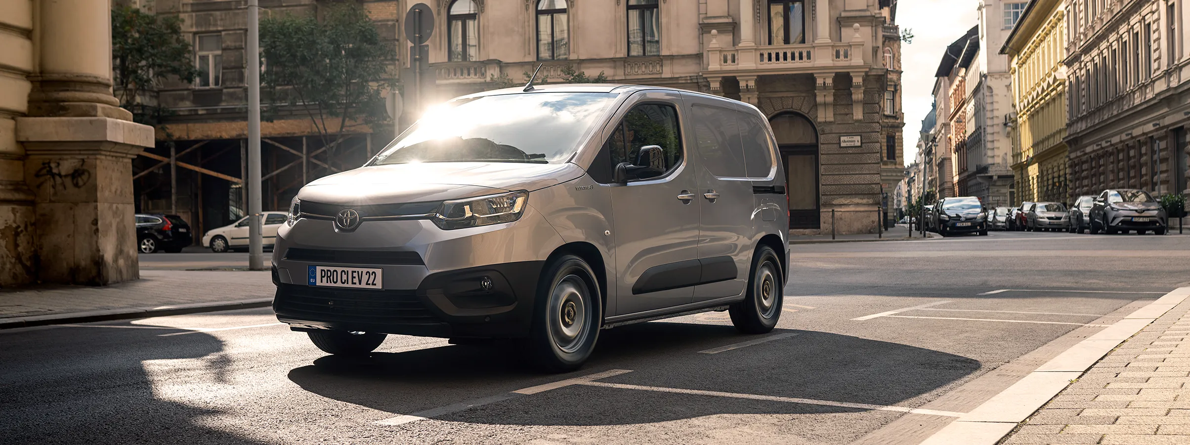 Toyota Proace City Electric, furgoneta eléctrica compacta en entorno urbano