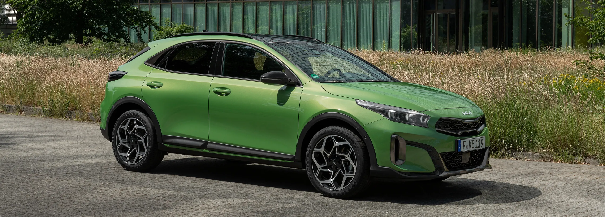Renault Captur dCi verde en perfil, crossover compacto diésel