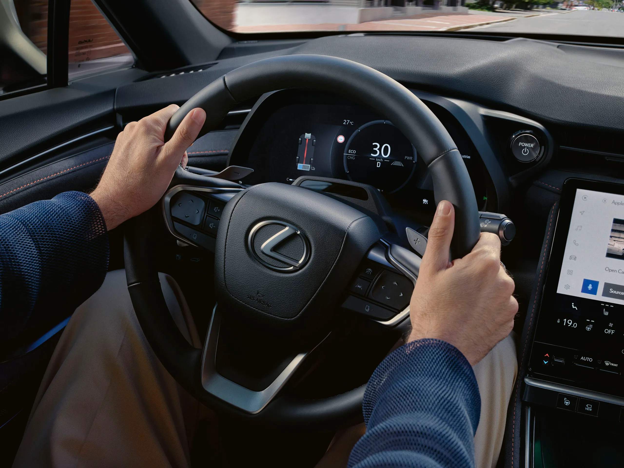 ¿Por qué vibra el volante del coche?