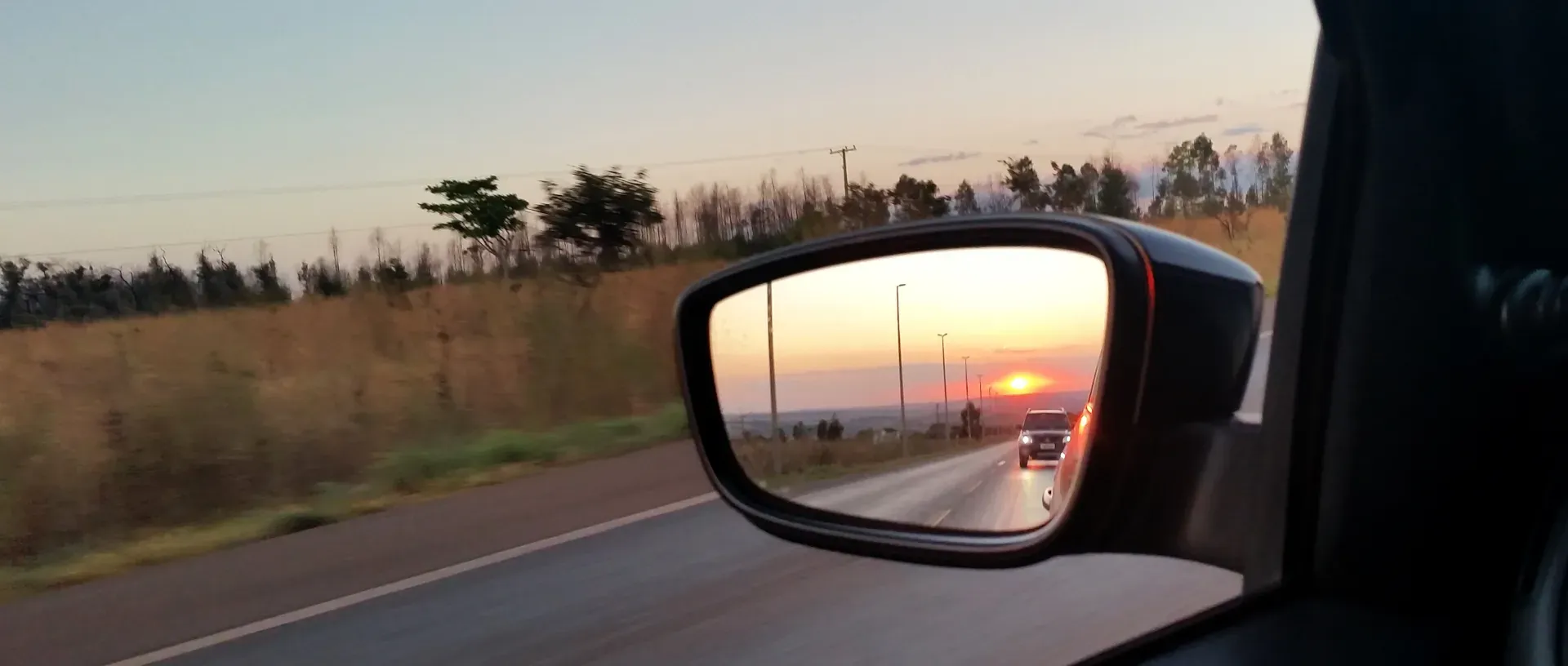 ¿Puedo vender un coche sin un espejo retrovisor?